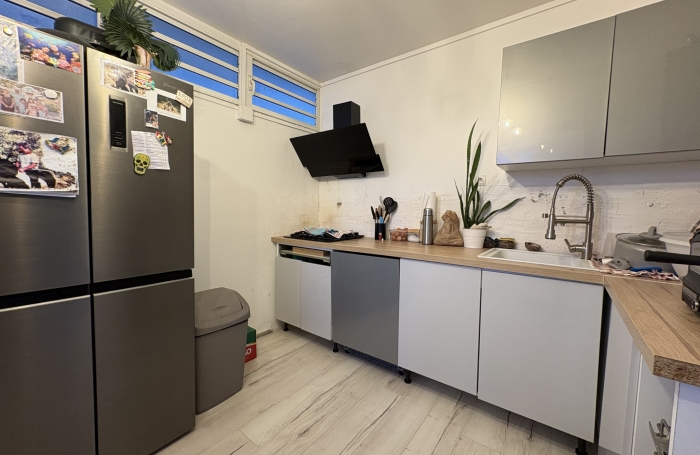 MAISON T6 AVEC PISCINE SECTEUR PERINET