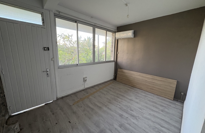 MAISON T6 AVEC PISCINE SECTEUR PERINET