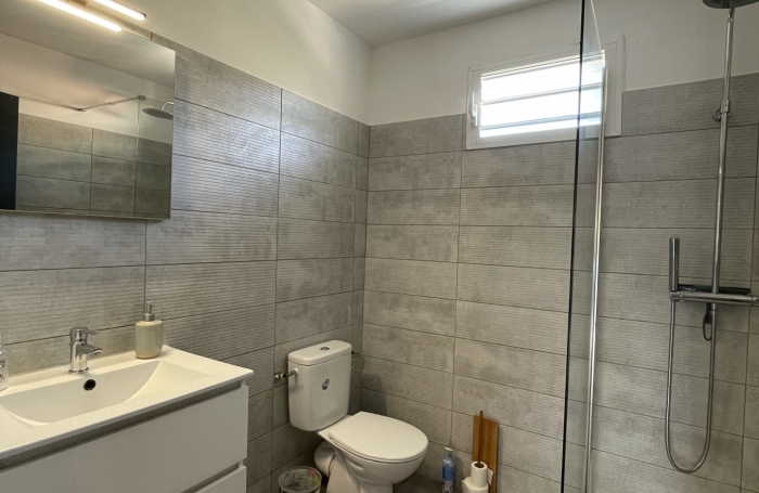 MAGNIFIQUE APPARTEMENT T4 MODERNE ENTIEREMENT MEUBLE PETIT-BOURG