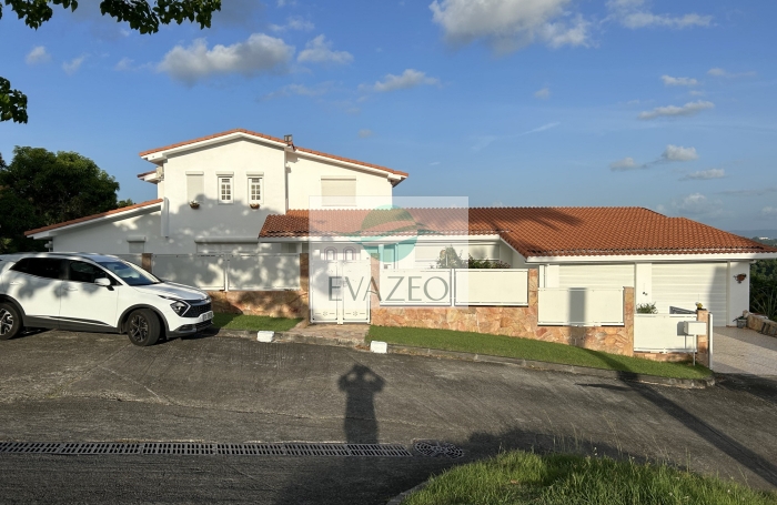 Villa 325m2 sur 2 niveaux - 8 chambres- Vue Mer - SCHOELCHER