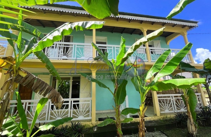 Maison familiale d'architecture créole sur deux niveaux - Trois logements indépendants