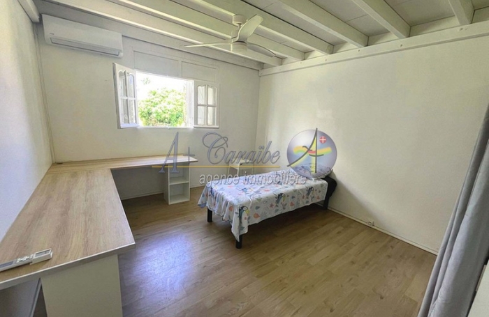 Maison familiale d'architecture créole sur deux niveaux - Trois logements indépendants