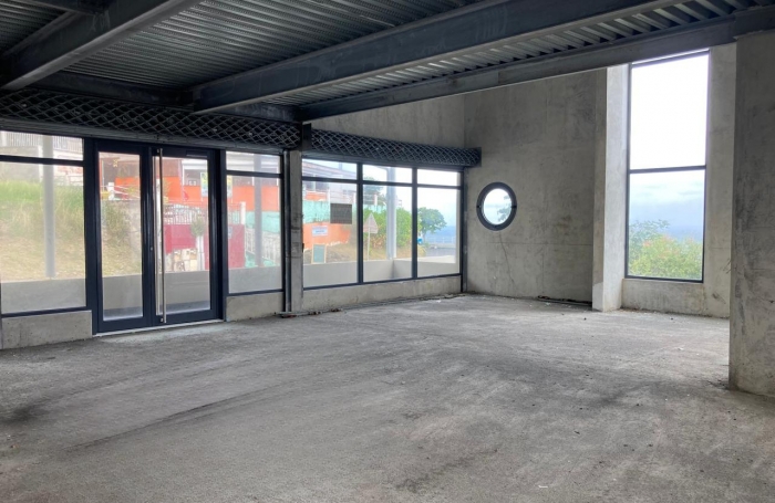 VIEUX FORT : Résidence La Rose Des Vents,  Local professionnel 103m2