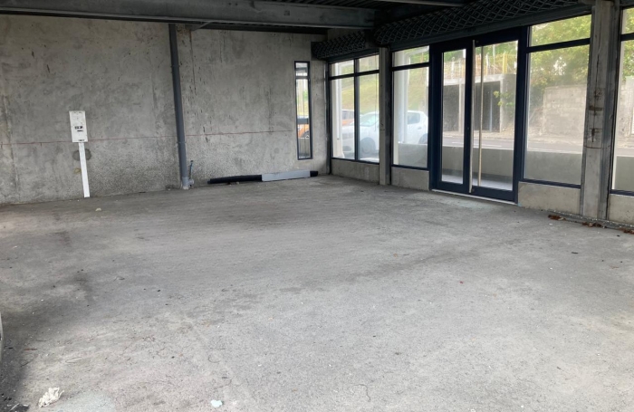 VIEUX FORT : Résidence La Rose Des Vents,  Local professionnel 103m2
