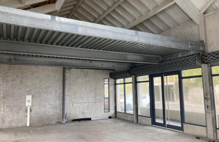VIEUX FORT : R&eacute;sidence La Rose Des Vents,  Local professionnel 103m2