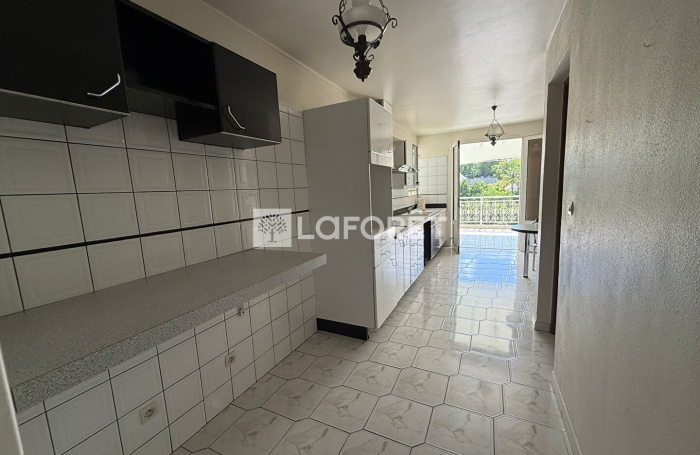 Vente Maison 291.95m&sup2; 5 pi&egrave;ces Les Abymes