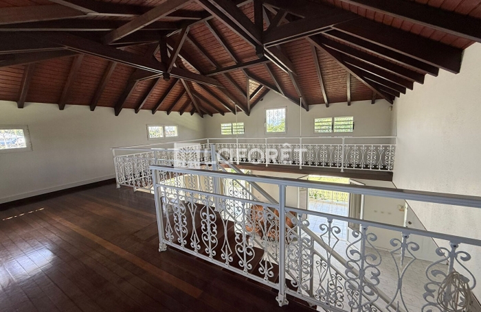 Vente Maison 291.95m&sup2; 5 pi&egrave;ces Les Abymes