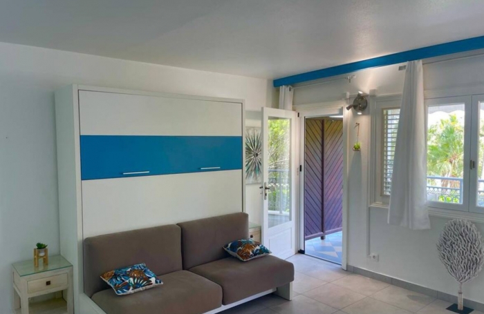 EXCLUSIVIT&Eacute; Grand studio meubl&eacute; &agrave; vendre &agrave; Saint-Fran&ccedil;ois, La Plantation Sainte-Marthe   Vue piscine, 1er &eacute;tag