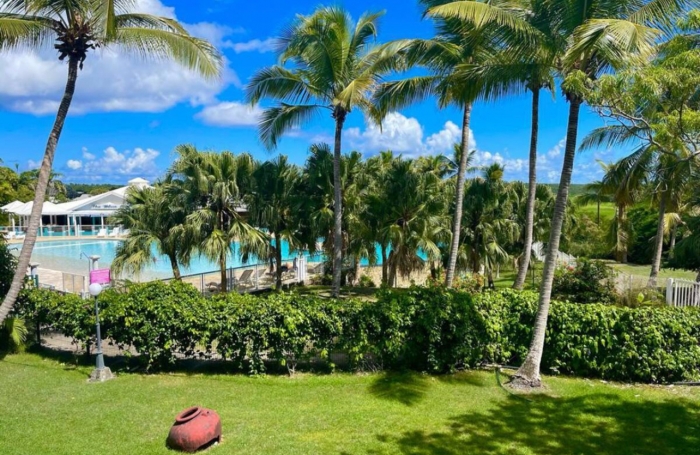 EXCLUSIVIT&Eacute; Grand studio meubl&eacute; &agrave; vendre &agrave; Saint-Fran&ccedil;ois, La Plantation Sainte-Marthe   Vue piscine, 1er &eacute;tag