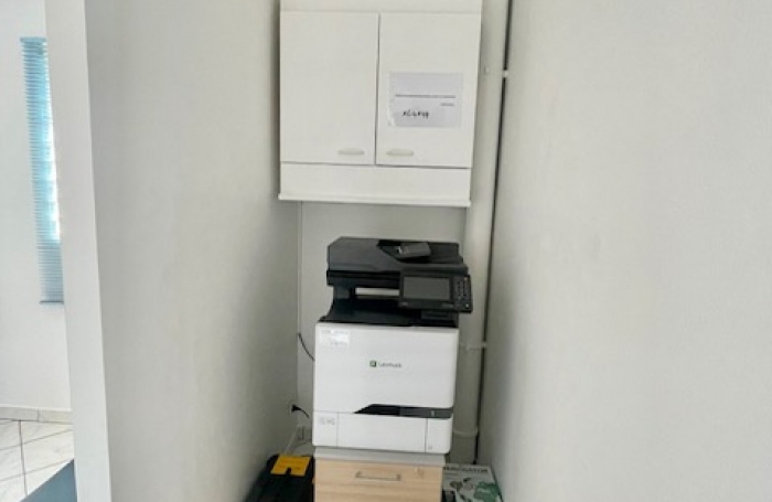 Local commercial 35 m2 &agrave; vendre &agrave; Pointe-&agrave;-Pitre   Id&eacute;al investissement ou activit&eacute; professionnelle