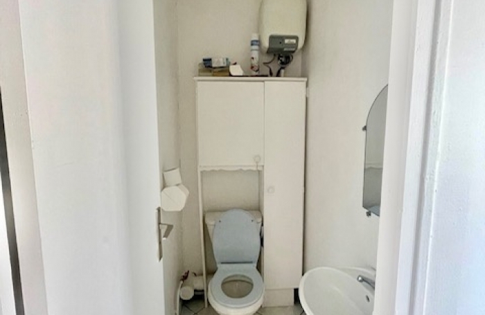 Local commercial 35 m2 &agrave; vendre &agrave; Pointe-&agrave;-Pitre   Id&eacute;al investissement ou activit&eacute; professionnelle