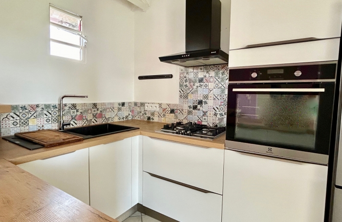 &Agrave; VENDRE TR&Egrave;S JOLI T2 MEUBL&Eacute; AVEC VUE D&Eacute;GAG&Eacute;E &Agrave; BAIE-MAHAULT