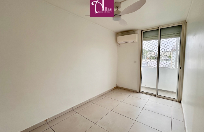 &Agrave; VENDRE T3 ENTI&Egrave;REMENT R&Eacute;NOV&Eacute; AU RAIZET - LES ABYMES