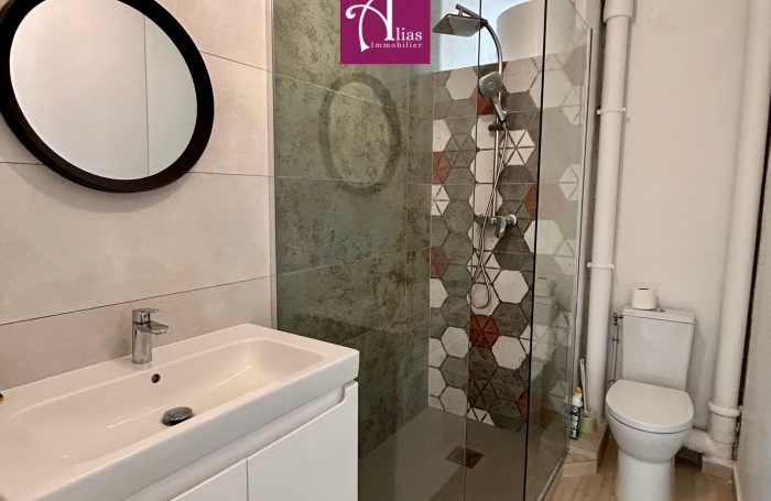 &Agrave; VENDRE T3 ENTI&Egrave;REMENT R&Eacute;NOV&Eacute; AU RAIZET - LES ABYMES