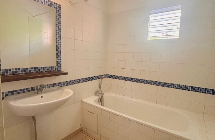 A VENDRE en exclusivit&eacute; - appartement T3 avec jardin dans r&eacute;sidence avec piscine au LAMENTIN