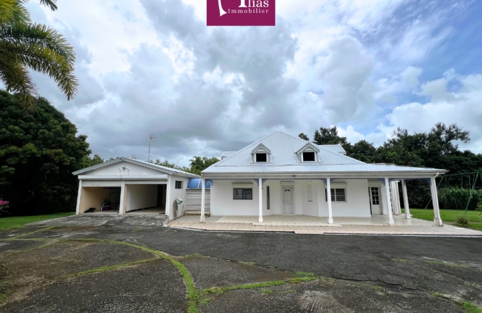 &Agrave; louer - Villa F6 meubl&eacute;e de 216m2 + Bungalow - Castel, Lamentin