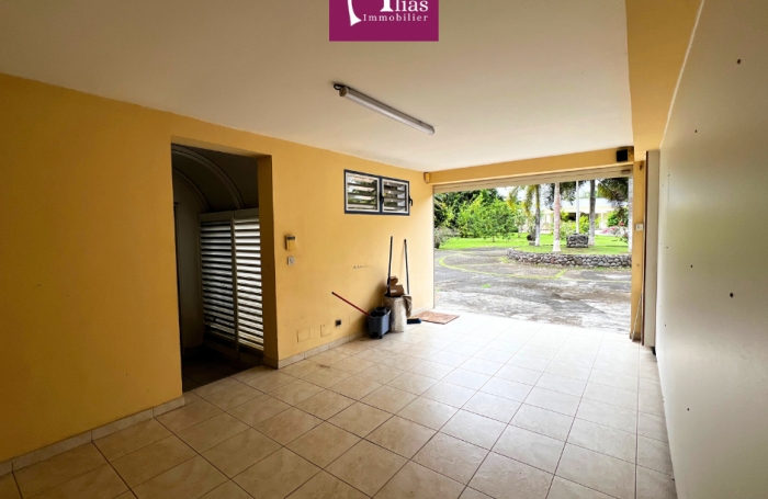 &Agrave; louer - Villa F6 meubl&eacute;e de 216m2 + Bungalow - Castel, Lamentin