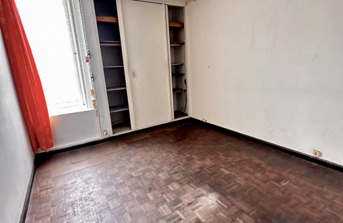 A VENDRE T5 DUPLEX de 98 m2 &agrave; RENOVER - Tour Anquetil 4 - LES ABYMES