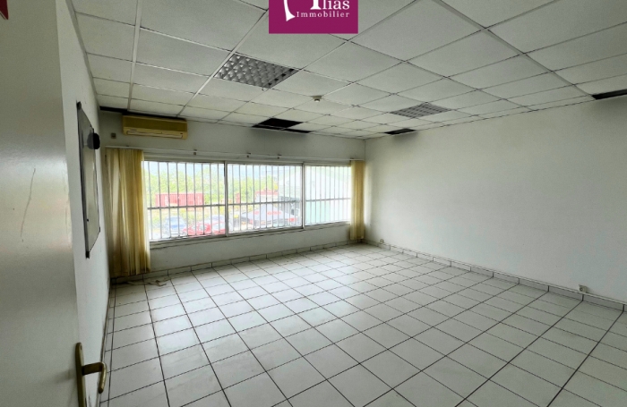 &Agrave; louer - Local commercial 600m2 - Nolivier - Sainte-Rose