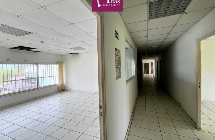 &Agrave; louer - Local commercial 600m2 - Nolivier - Sainte-Rose