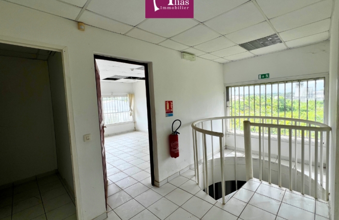 &Agrave; louer - Local commercial 600m2 - Nolivier - Sainte-Rose