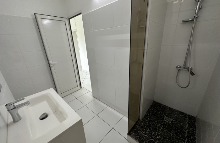 Location Appartement 104.16m&sup2; 5 pi&egrave;ces Les Abymes