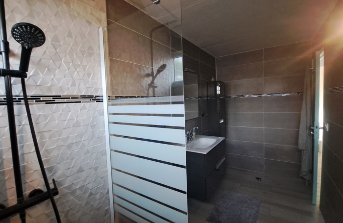 À louer : Charmant Duplex meublé  Centre-ville de Basse-Terre