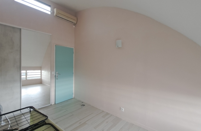 À louer : Charmant Duplex meublé  Centre-ville de Basse-Terre