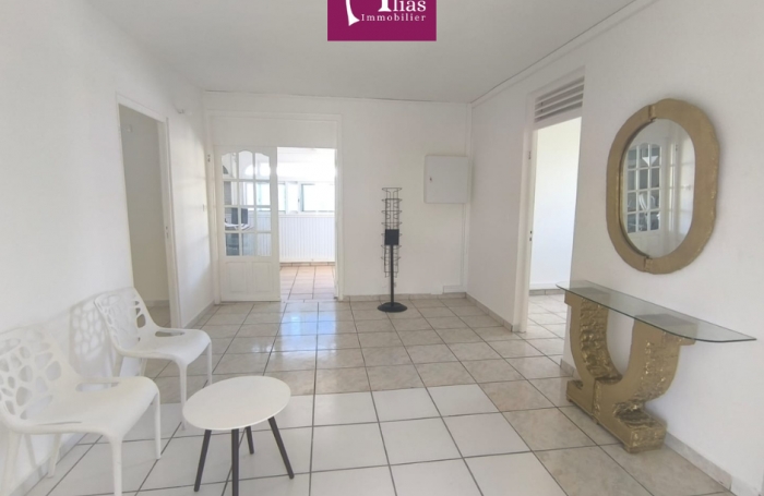 &Agrave; louer - Local professionnel 28 m2   Trioncelle, Baie-Mahault   Proche Destreland