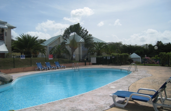 SAINT CLAUDE Appartement T3 à rénover, Résidence sécurisée