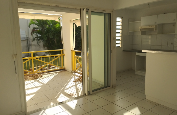 SAINT CLAUDE Appartement T3 à rénover, Résidence sécurisée