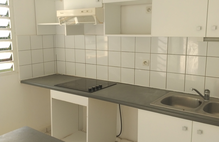 SAINT CLAUDE Appartement T3 à rénover, Résidence sécurisée