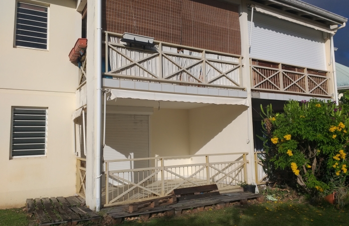 SAINT CLAUDE Appartement T3 à rénover, Résidence sécurisée