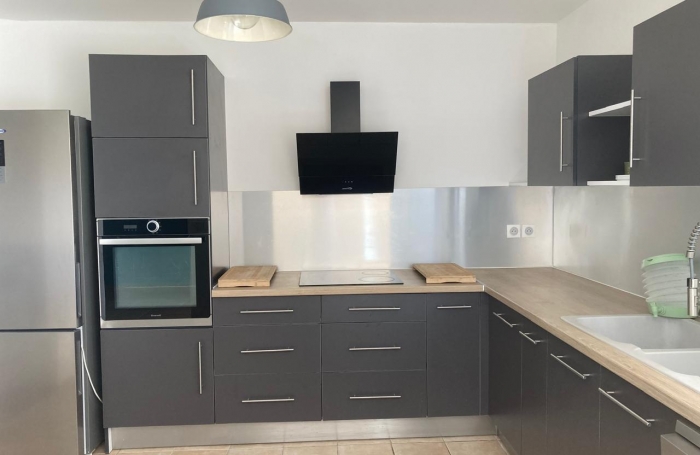 GOURBEYRE T4 DUPLEX RÉNOVÉ   Résidence avec Piscine, jardinet privatif et vue exceptionnelle sur les Saintes