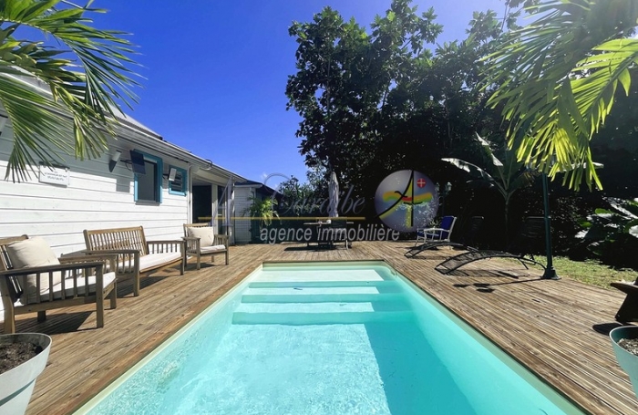 Maison individuelle de type 4 pi&egrave;ces avec piscine sans-vis-&agrave;-vis   Lotissement Calme