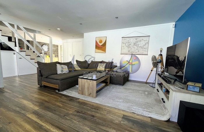 Maison individuelle de type 4 pi&egrave;ces avec piscine sans-vis-&agrave;-vis   Lotissement Calme