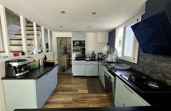 Maison individuelle de type 4 pi&egrave;ces avec piscine sans-vis-&agrave;-vis   Lotissement Calme