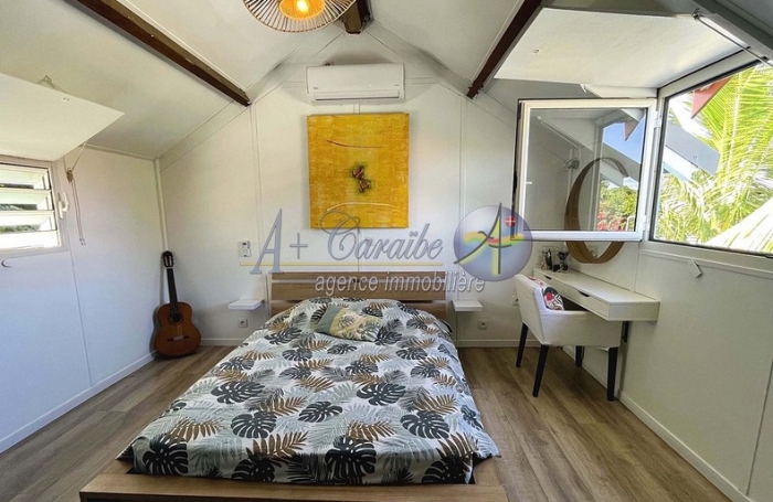 Maison individuelle de type 4 pi&egrave;ces avec piscine sans-vis-&agrave;-vis   Lotissement Calme