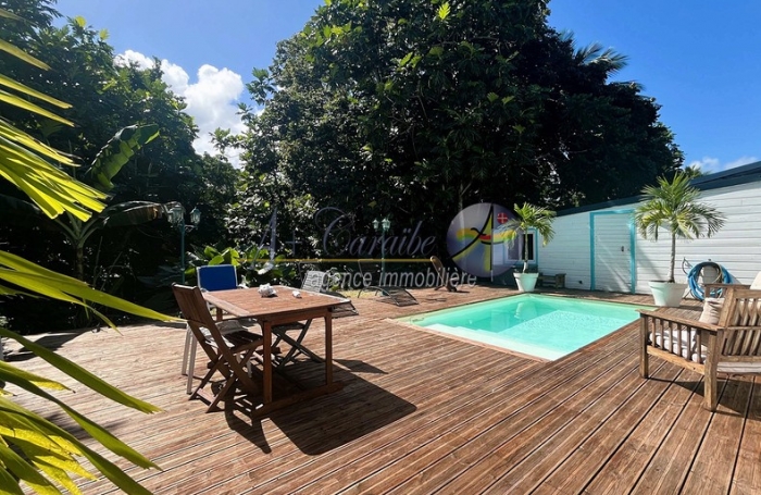 Maison individuelle de type 4 pi&egrave;ces avec piscine sans-vis-&agrave;-vis   Lotissement Calme