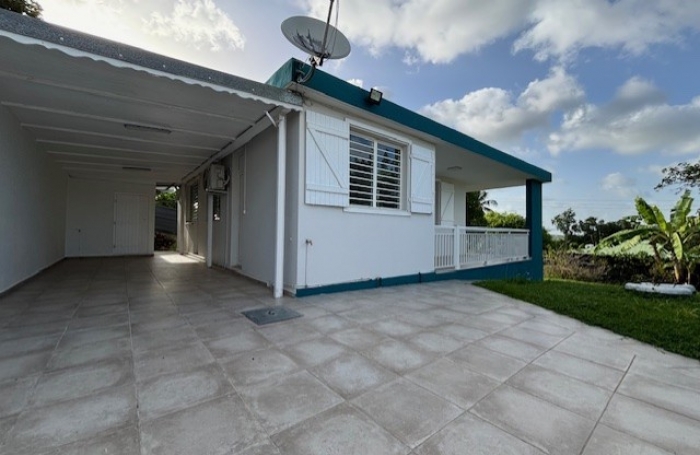 Maison individuelle trois pi&egrave;ces - LONGFORT IMMOBILIER