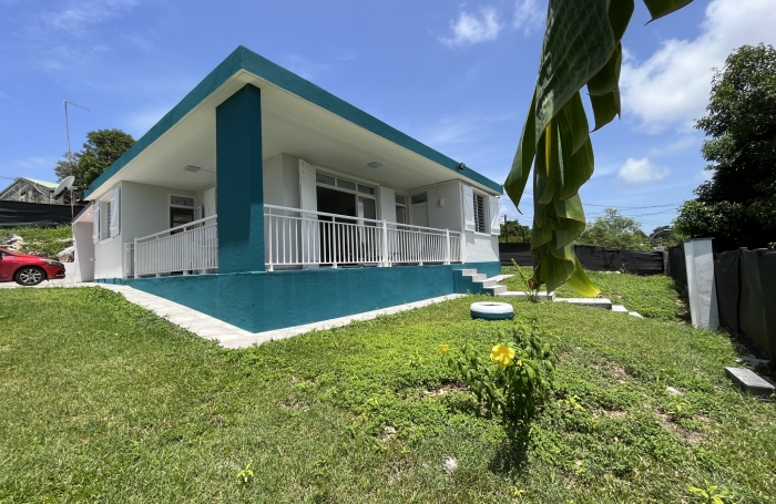 Maison individuelle trois pi&egrave;ces - LONGFORT IMMOBILIER