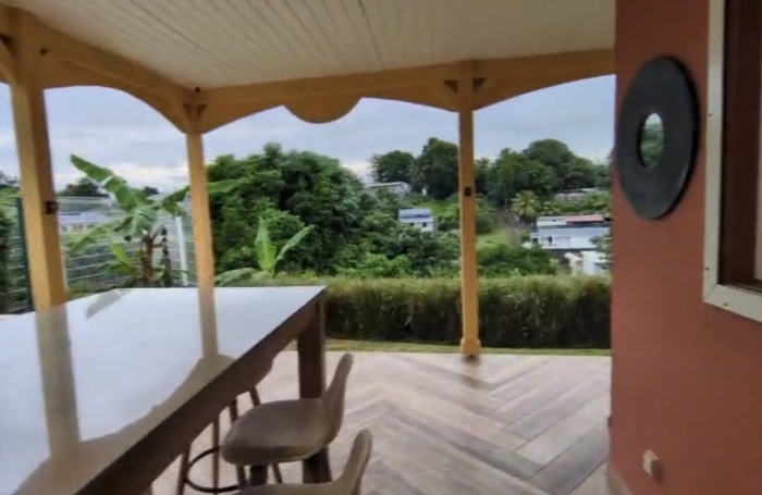 VILLA F4 MEUBLE AVEC PISCINE