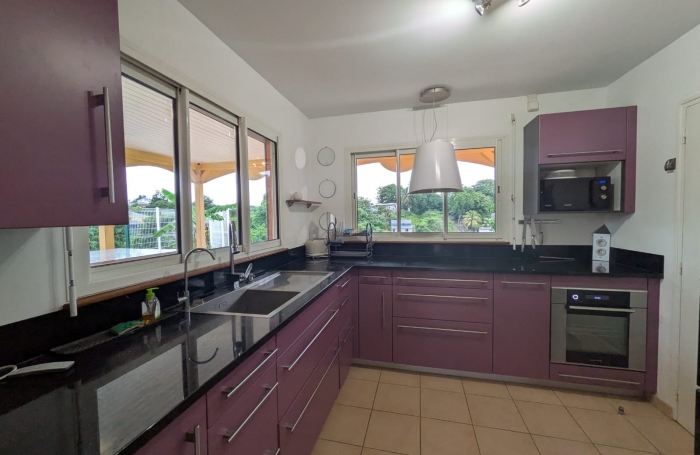 VILLA F4 MEUBLE AVEC PISCINE