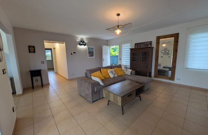 VILLA F4 MEUBLE AVEC PISCINE