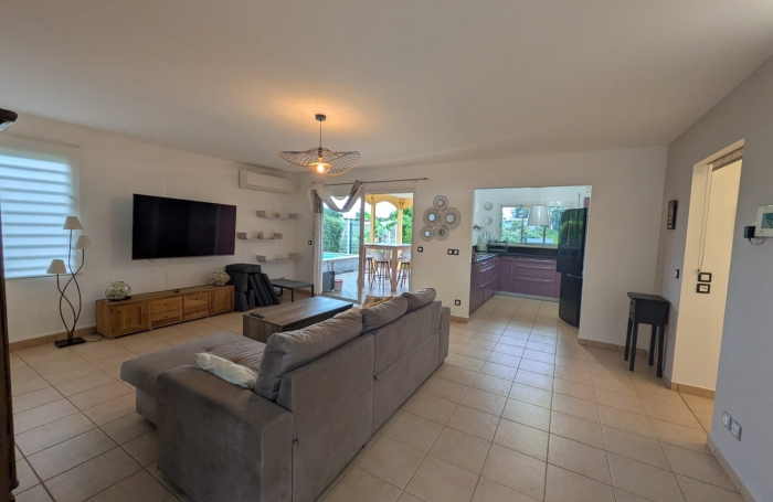 VILLA F4 MEUBLE AVEC PISCINE