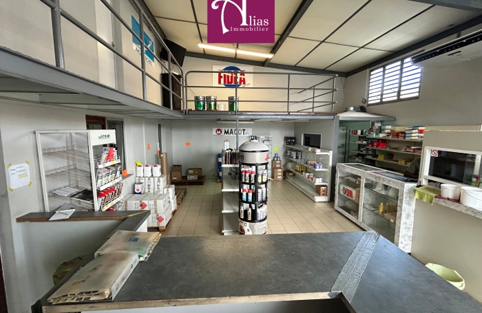 &Agrave; Louer - D&eacute;p&ocirc;t RDC - 530m2 - Jarry