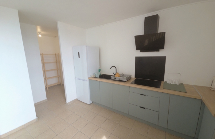 Appartement 4 pi&egrave;ces moderne enti&egrave;rement r&eacute;nov&eacute; d'environ 73 m2 avec vue d&eacute;gag&eacute;e &agrave; POINTE-A-PITRE