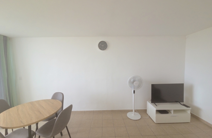 Appartement 4 pi&egrave;ces moderne enti&egrave;rement r&eacute;nov&eacute; d'environ 73 m2 avec vue d&eacute;gag&eacute;e &agrave; POINTE-A-PITRE