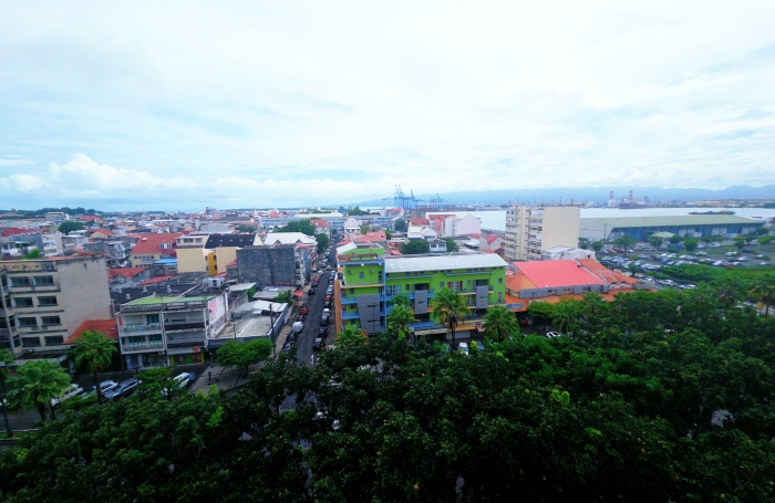 Appartement 4 pi&egrave;ces moderne enti&egrave;rement r&eacute;nov&eacute; d'environ 73 m2 avec vue d&eacute;gag&eacute;e &agrave; POINTE-A-PITRE