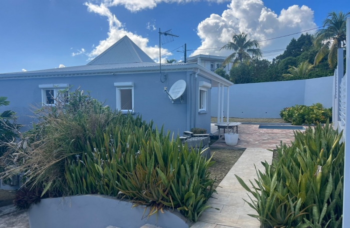 &Agrave; VENDRE   Villa F5 avec piscine & appartement F2 ind&eacute;pendant   Quartier pris&eacute; de l&rsquo;Houezel, Le Gosier